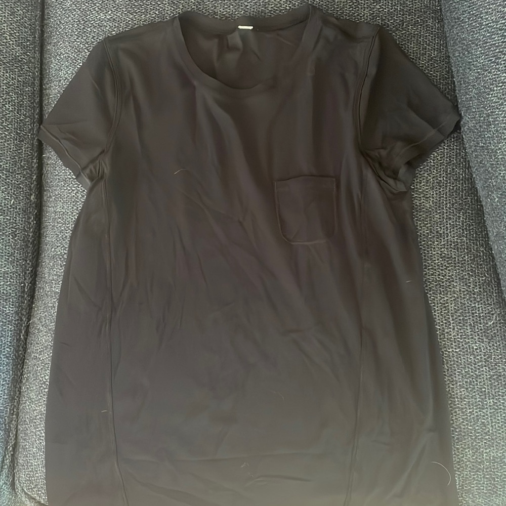 Black lululemon running tee